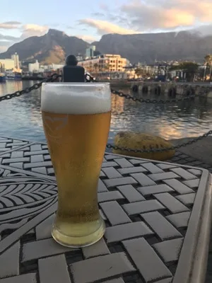 Une bonne biere au waterfront de Cape town